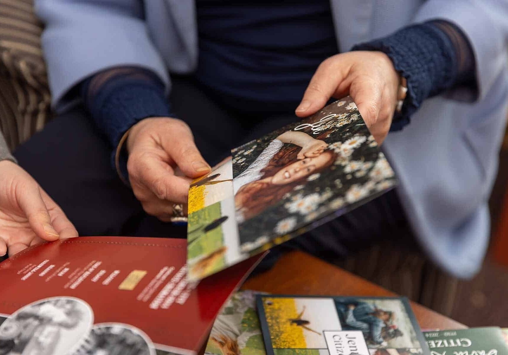 Multimedia Komako Hands Closeup Horizontal